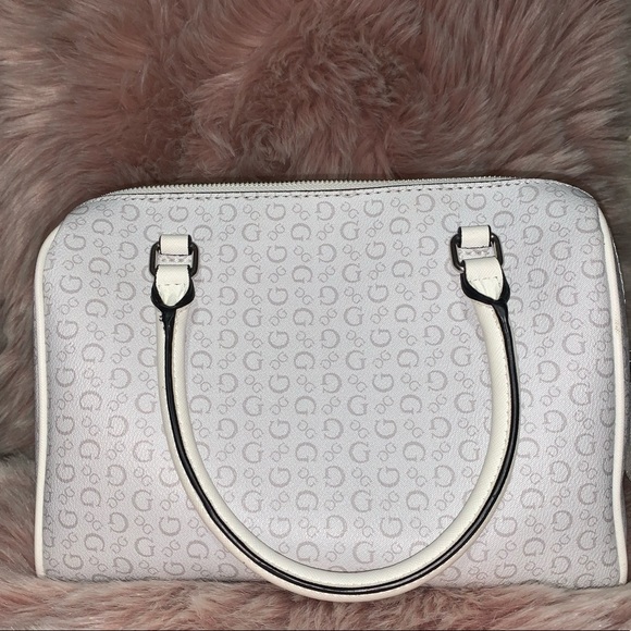 Guess Purse - Picture 4 of 5